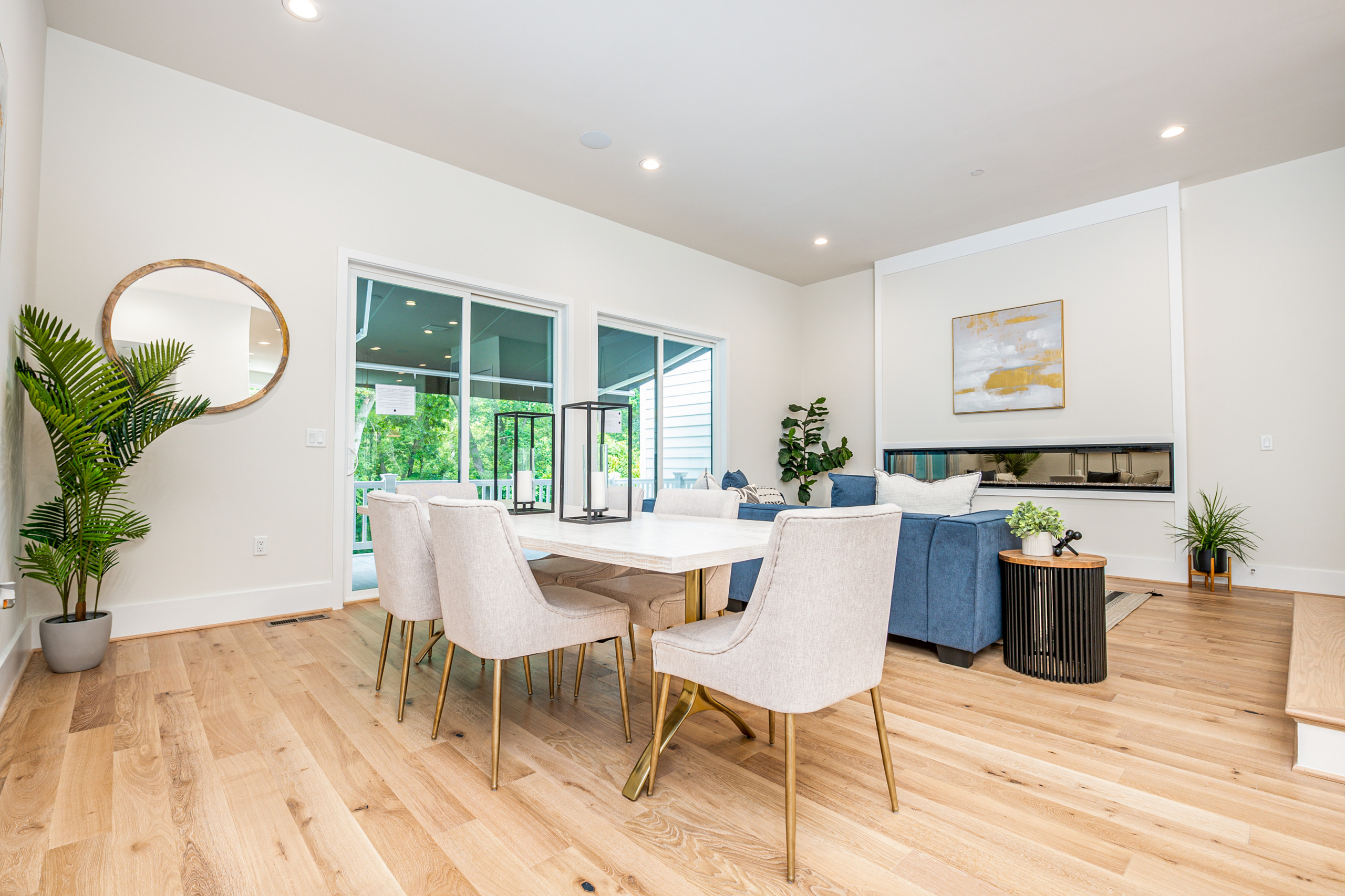 Living and dining area at Creekside of Chevy Chase